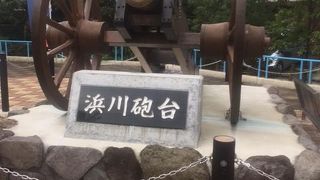 礎石だけがあった場所から少し移動しました。