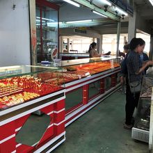 2階、貴金属売り場