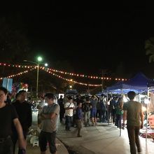 夜はナイトマーケットで賑わうのだ