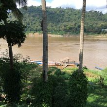 近くには船着き場もある