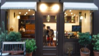 宝石箱のような店内！！　美しいケーキや焼き菓子がきらきら輝いています！！