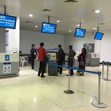 チェックインカウンターは綺麗