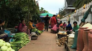 のんびりとしつつも庶民の暮らしが垣間見られる