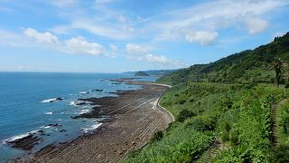 干潮時には鬼の洗濯板が良く見える