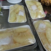 寺のところに売ってるハッサクみたいなもの。砂糖付25～30B