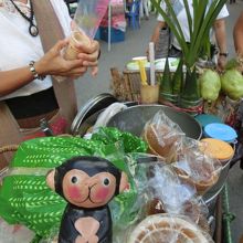 移動するココナッツアイスクリーム、１つ20バーツは◎