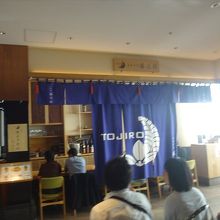 基本的には喫茶店なのに、なにげに待ち行列があるのがすごい