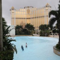 宿泊者無料のプール（他ホテルと共有）