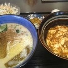 麺と丼のセットはボリューム十分