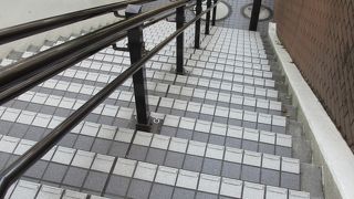 普通の階段です