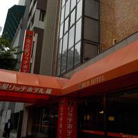 目立つエントランス