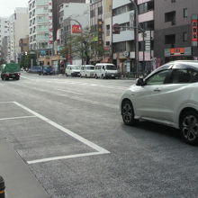 浅草通りの車両の走行状況の一例です。通行量が少ない時でしょう