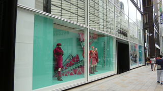 インパクトの強いフランスのブランドです。