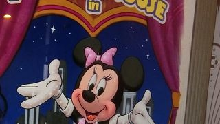 ミッキー、ミニーと写真が撮れる！