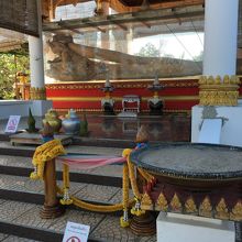 東南アジアあるあるな寝釈迦仏