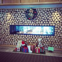 入ってすぐのモニュメント