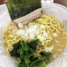 九ツ家の醤油豚骨ラーメン