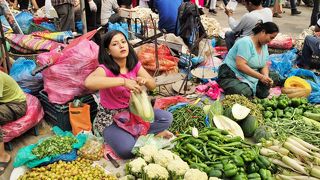 旧市街の匂いを感じる広場です