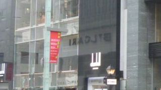 落ち着いたでデザインの鞄や小物類。