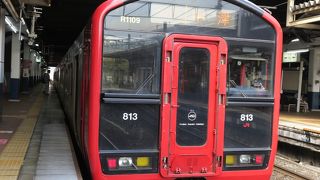 新旧の電車が走る