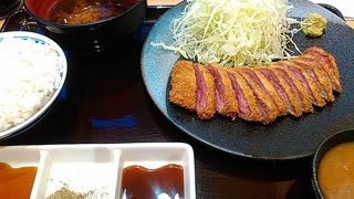 「60秒で揚がる」レア感を楽しむ牛カツ専門店