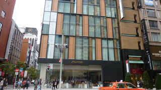 カウンセリングコーナーなどもあり、外国からのお客様も多数。