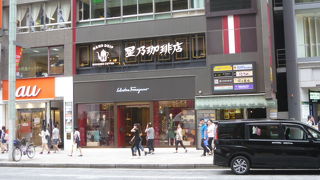 イタリアのフィレンチェ発のレザーブランドです。