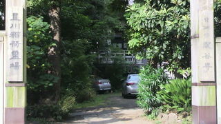 東上野の稲荷町にある龍谷寺は、曹洞宗のお寺で、境内内には豊川稲荷の霊場もあります。