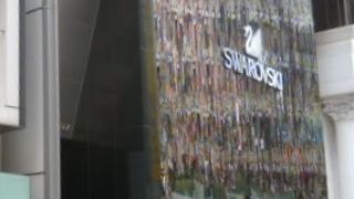 クリスタルの置物やジュエリーのお店です。