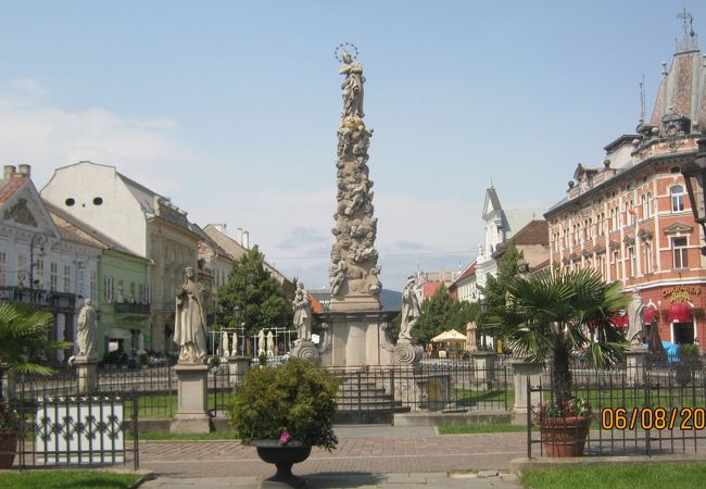 フラヴヴネー広場の北側にあります。