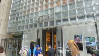 フランスを代表する高級ファッションブランド。