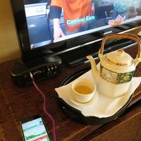 お茶のサーブ。これは嬉しいかも