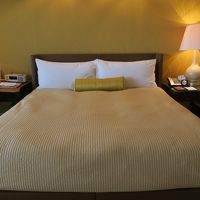 キングベッド。可も無く不可も無く。