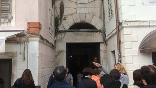 宮殿地下の保存状態は良好な理由がある