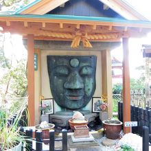 お顔だけの上野大仏　受験生に最近人気