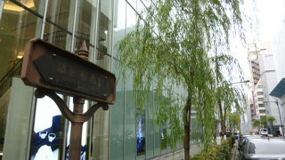 戦前の古賀政男メロディーを口ずさみながら。