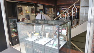 煙草と喫煙具の老舗専門店です。