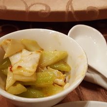 帯仔青菜：烏賊やホタテ、セロリの炒め物。穏やかな味。