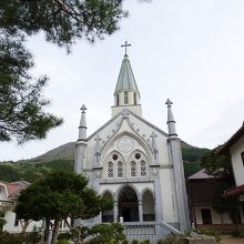 武家屋敷にある洋風の協会は目立ちます