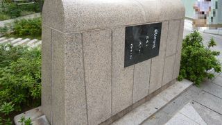 外堀があり、「数寄屋橋」という橋が架けられていたそうです。