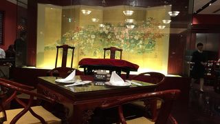 老舗らしい落ち着いた空間でゆったりいただける