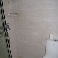 一般的なバスルーム。