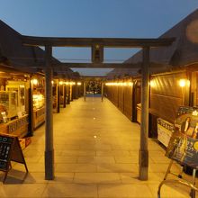 いい雰囲気。でもこの仲見世、その後なくなりました。