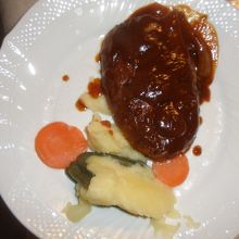 お土産の冷凍ハンバーグです。