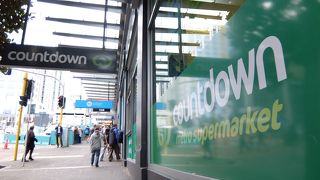 お土産探しに利用