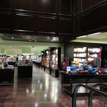 余裕のある店内