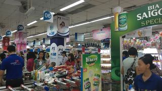 巨大なスーパーはなんでも揃う