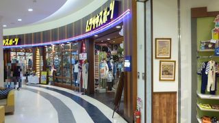 その名の通り、大型のスポーツ用品専門店です。