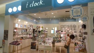 掛け時計や卓上型の時計が豊富。