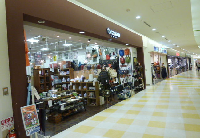 センスの良いインテリア雑貨が多数。